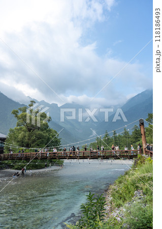 夏の上高地，梓川と河童橋／長野県 118186493