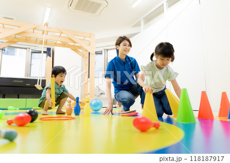屋内保育所イメージ_療育_発達支援 118187917