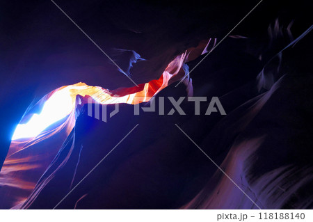 幻想的なアンテロープ　キャニオン 118188140