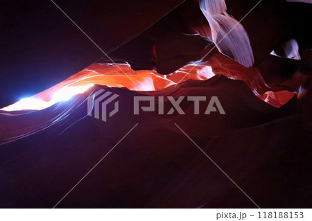 幻想的なアンテロープ　キャニオン 118188153