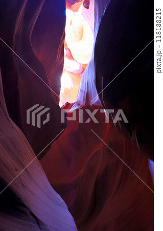 幻想的なアンテロープ　キャニオン 118188215