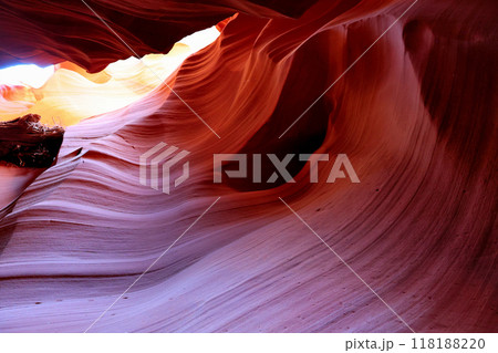 幻想的なアンテロープ　キャニオン 118188220