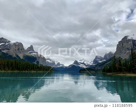 Maligne Lakeと山々 Maligne Lakeと山々 118188595