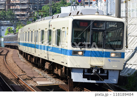 小田急8000形8064F＋3000形　異形式連結 118189484
