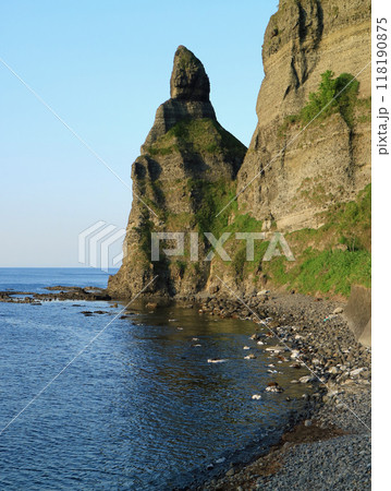 北海道積丹半島のアイヌ伝説セタカムイの岩 北海道積丹半島のアイヌ伝説セタカムイの岩 118190875