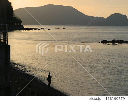 北海道積丹半島セタカムイの岩付近の夕景 北海道積丹半島セタカムイの岩付近の夕景 118190879
