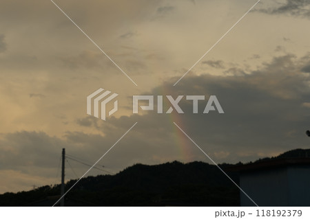 北杜市白州町、夏の夕空に現れた虹 118192379