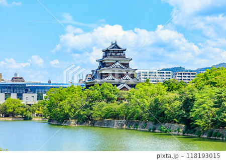 夏の広島城　広島県広島市 118193015