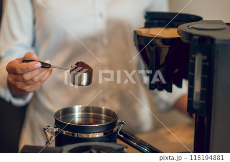 Close up of womans hand with a full spoon of coffee 118194881
