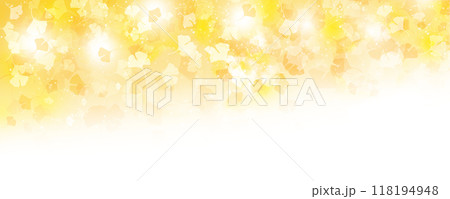 秋をイメージしたイチョウの葉の舞い(白い背景） 118194948