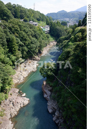 山梨県大月市　高月橋より桂川の展望 118195090