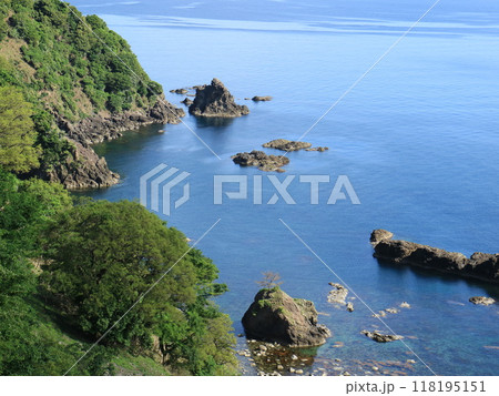 丹後半島の蒲入の風光明媚な海岸風景 丹後半島の蒲入の風光明媚な海岸風景 118195151