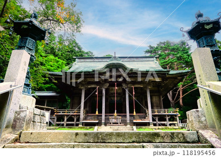 黄金山神社拝殿と灯籠 黄金山神社拝殿と灯籠 118195456