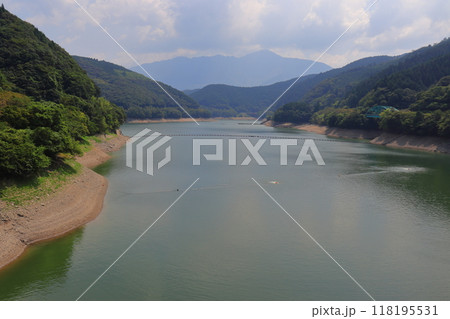市房ダムのダム湖 市房湖と市房山(熊本県 球磨郡 水上村) 市房ダムのダム湖 市房湖と市房山(熊本県 球磨郡 水上村) 118195531