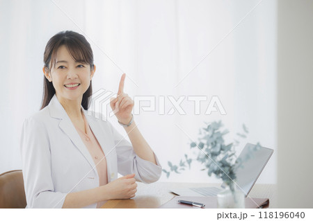 女医さん 女医さん 118196040