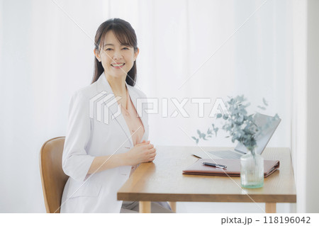 女医さん 女医さん 118196042