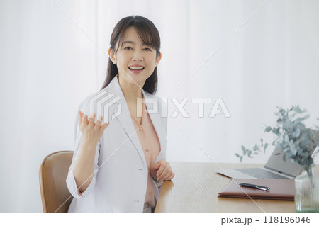女医さん 女医さん 118196046