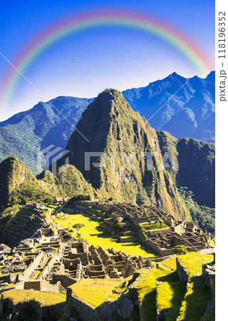 マチュピチュの古代遺跡上空にかかる虹 118196352