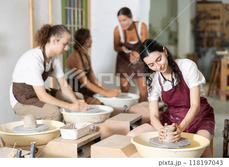 Girl working with pottery wheel 118197043