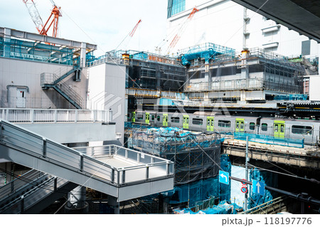 変貌する東京 工事中の渋谷駅 西口の首都高速下から 2024.08末 b-3 寒色 変貌する東京 工事中の渋谷駅 西口の首都高速下から 2024.08末 b-3 寒色 118197776