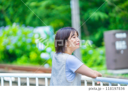 箱根を旅行する女性　旅行中の女性　休日を満喫する女性 118197836