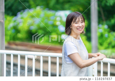 箱根を旅行する女性　旅行中の女性　休日を満喫する女性 118197837