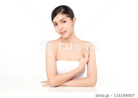 Beautiful young asian woman with clean fresh skin on white background, Face care, Facial treatment, Cosmetology, beauty and spa, Asian women portrait. 118198007