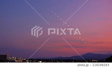 丹沢大山に沈む三日月 118198283