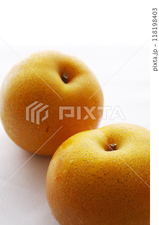 秋が旬の日本産の梨 118198403