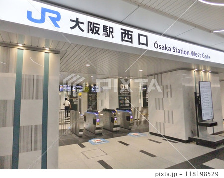大阪駅　西口改札口 118198529
