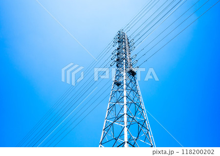 高圧送電鉄塔と快晴の空　a-2 高彩度コントラスト 118200202
