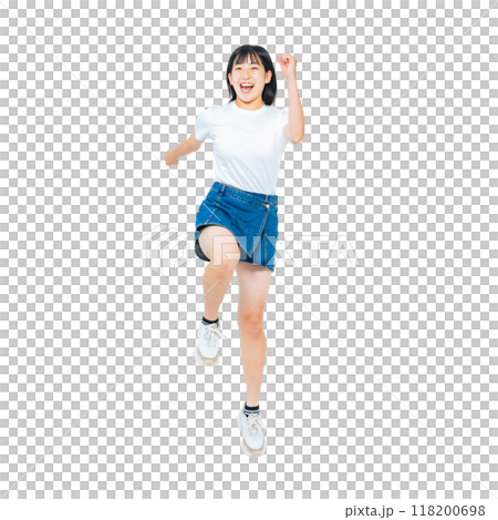 元気にジャンプする女の子　手作業で精密に切り抜いた背景透過全身写真PNG 118200698