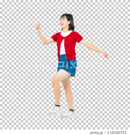 元気に歩く女の子　手作業で精密に切り抜いた背景透過全身写真PNG 118200701