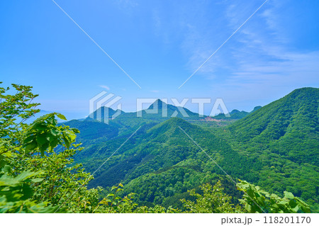 群馬県 榛名山(烏帽子ヶ岳)の山頂から東側の眺望(相馬山,二ツ岳,蛇ヶ岳など) 118201170