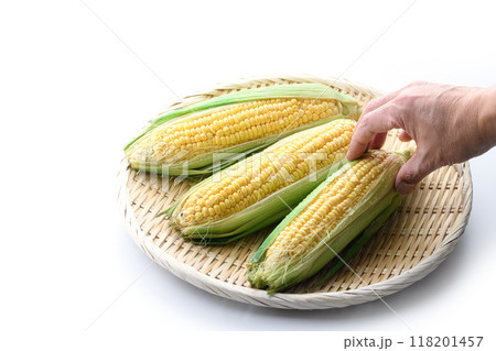 新鮮なトウモロコシ 新鮮なトウモロコシ 118201457