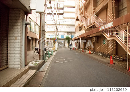 雨季に続く裏道の朝風景 【草津市】 雨季に続く裏道の朝風景 【草津市】 118202689