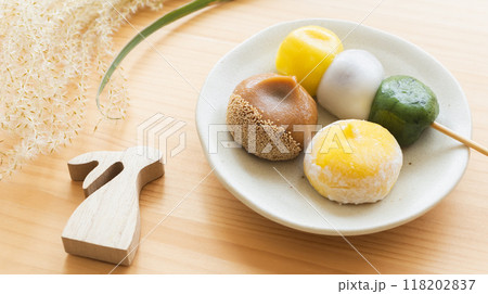 月見団子と栗のお饅頭　秋の和菓子　食欲の秋 118202837