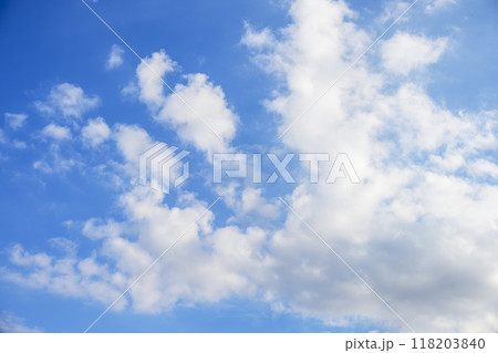 秋の空 青空 晴れ 空素材 9月 秋の空 青空 晴れ 空素材 9月 118203840
