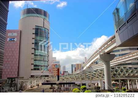JR小倉駅前のビルとモノレール JR小倉駅前のビルとモノレール 118205222