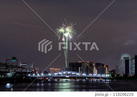 《東京都》隅田川花火大会・白鬚橋をのぞむ 《東京都》隅田川花火大会・白鬚橋をのぞむ 118206220