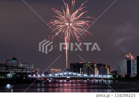 《東京都》隅田川花火大会・白鬚橋をのぞむ 《東京都》隅田川花火大会・白鬚橋をのぞむ 118206225