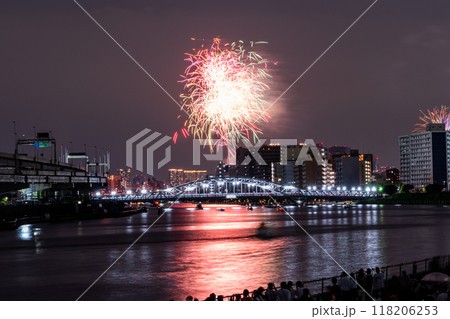 《東京都》隅田川花火大会・白鬚橋をのぞむ 《東京都》隅田川花火大会・白鬚橋をのぞむ 118206253
