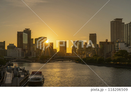 天満橋から見える中之島の美しい夕景 天満橋から見える中之島の美しい夕景 118206509