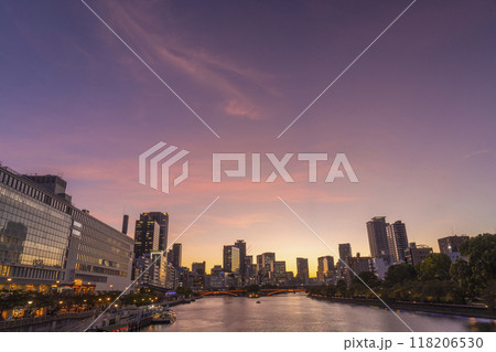 天満橋から見える中之島の美しい夕景 天満橋から見える中之島の美しい夕景 118206530