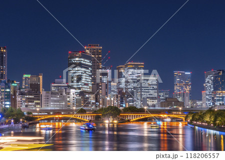 天満橋から見える中之島の美しい夜景 118206557
