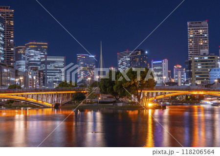 中之島公園 剣先噴水の美しい夜景 中之島公園 剣先噴水の美しい夜景 118206564