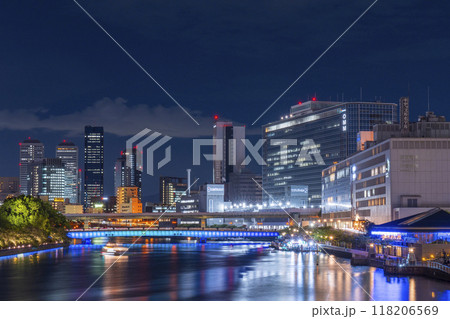 天神橋から見る天満橋の美しい夜景 天神橋から見る天満橋の美しい夜景 118206569