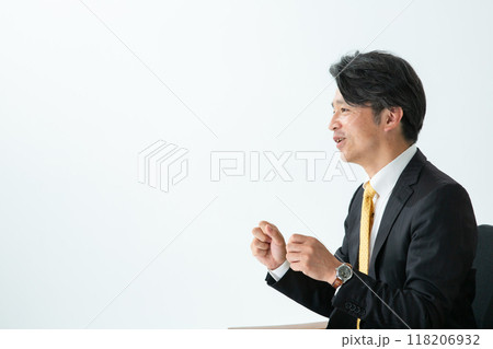 ビジネスマン　対談　インタビュー 118206932
