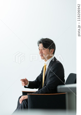 ビジネスマン　対談　インタビュー 118206942