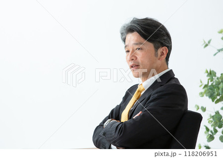 ビジネスマン　対談　インタビュー 118206951